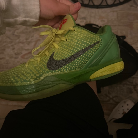 Kobe grinches 6 Portro